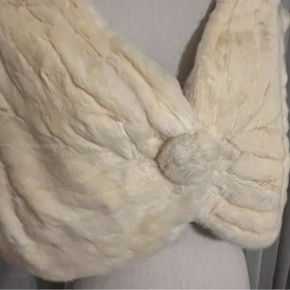 Vintage White Mink Fur Cold Shoulder Cape Shawl - Picture 2 of 7